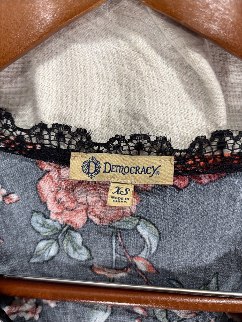 Democracy Floral Wrap Blouse Navy Blue High Low Faux Wrap Lace Trim Boho XS - Picture 2 of 8
